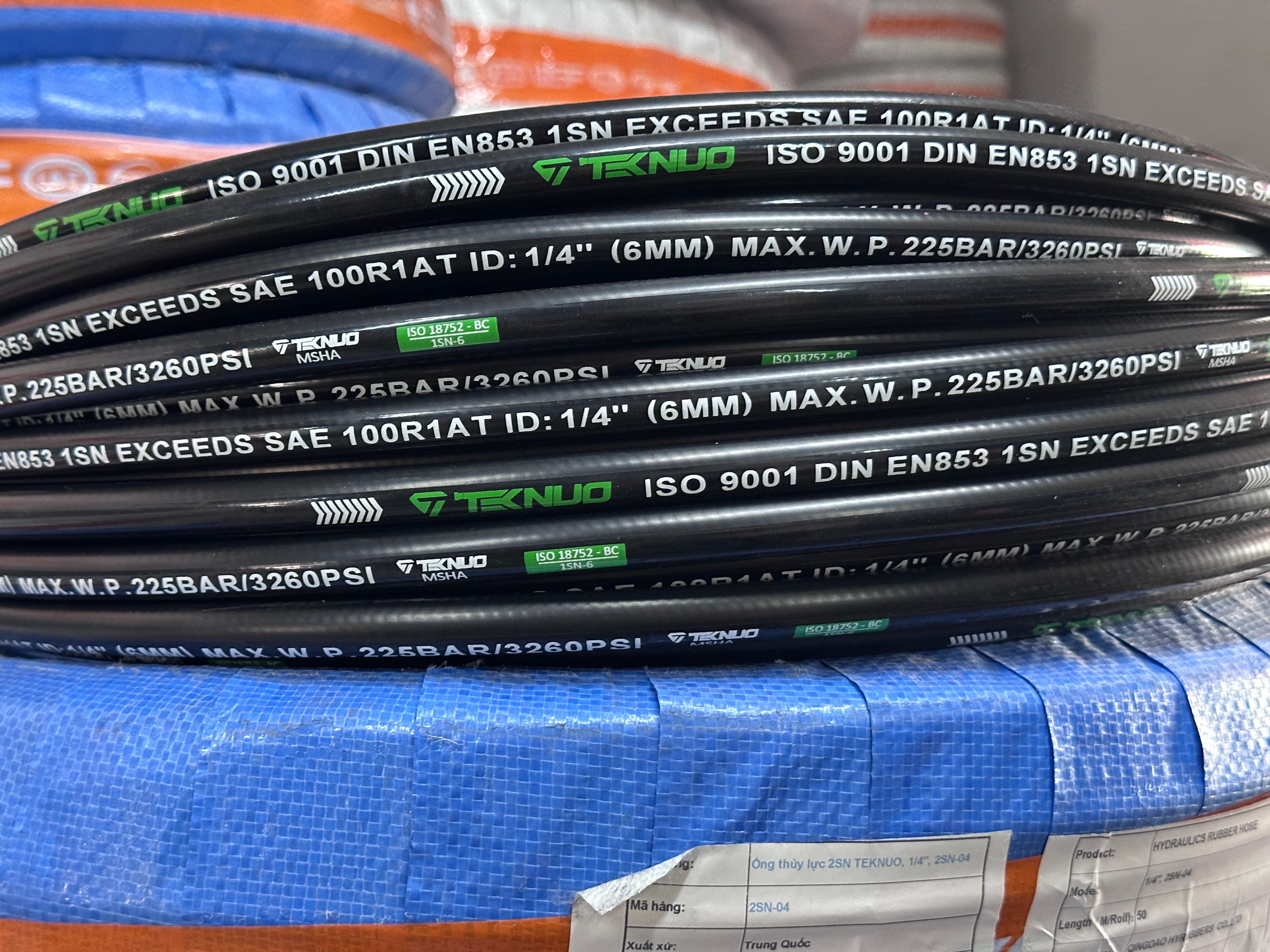 Ống Thủy Lực da trơn TEKNOU, 1/4 R1AT - 2