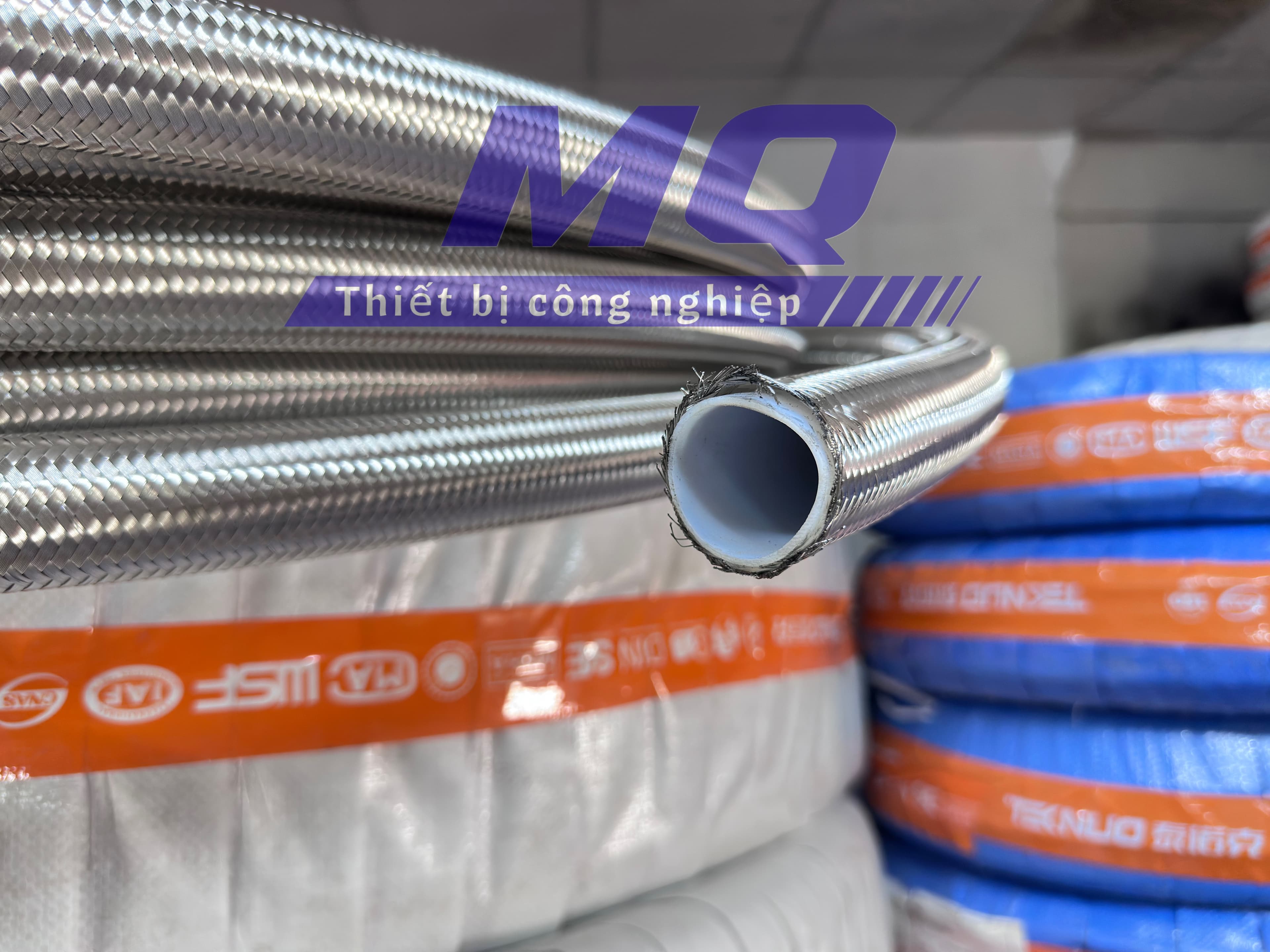 ống Teflong chịu nhiệt PTFE