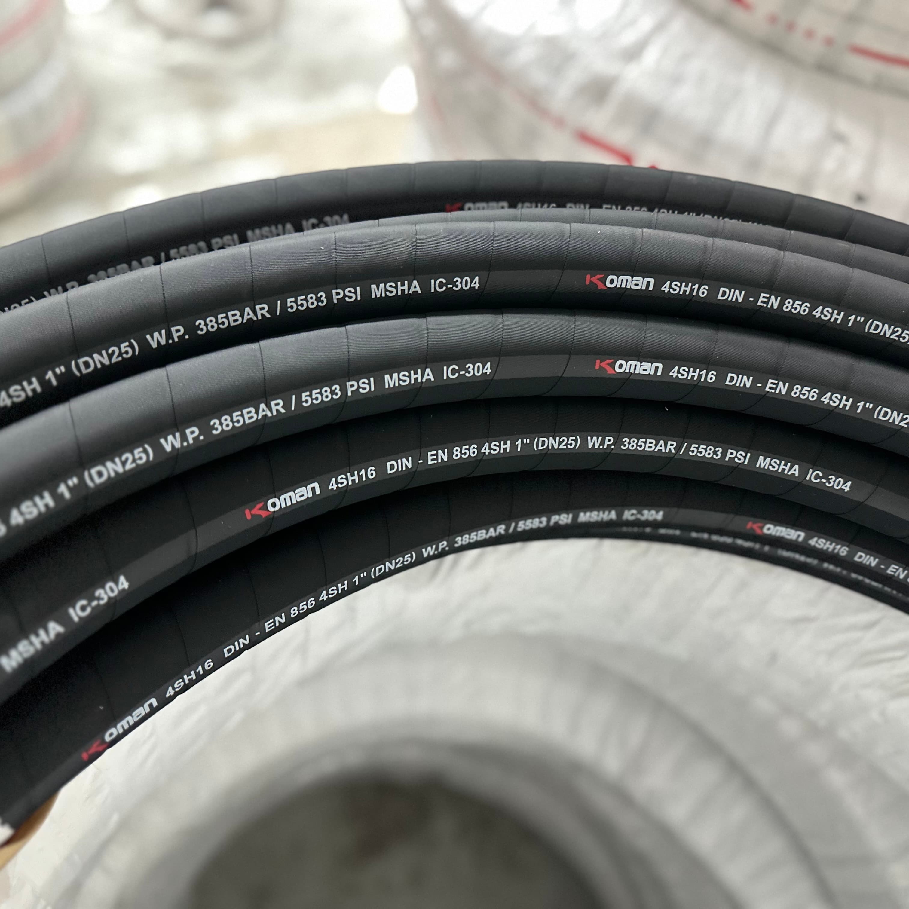 Ống Thủy Lực KOMAN 1" (DN25) 4SH – 4 Lớp Bố Thép Áp Suất Cao Hàn Quốc