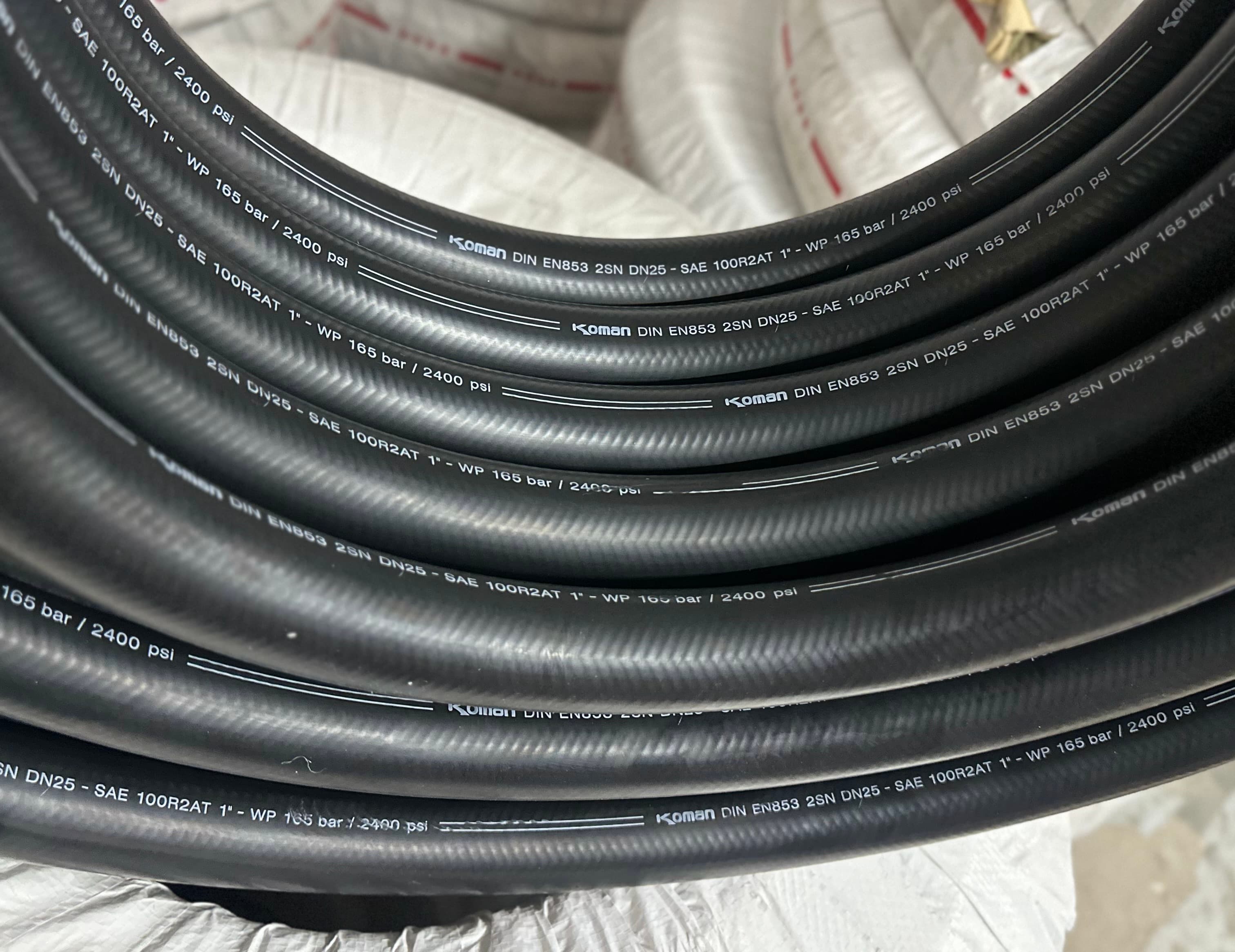 Ống Thủy Lực KOMAN, 1" 2SN Hàn Quốc Chính Hãng – 2 Lớp Thép Chịu Áp Cao